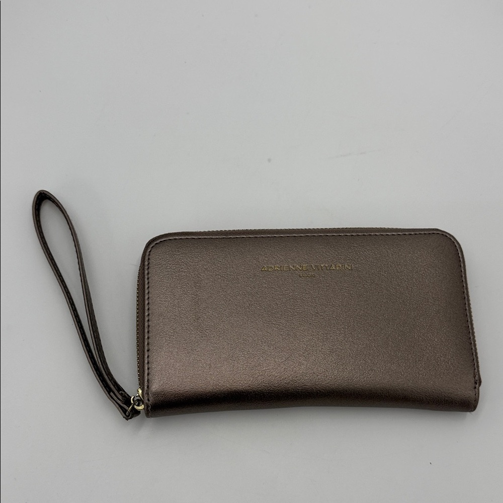 Adrienne Vittadini Small Wallet Unused/New With Build In Power Charger